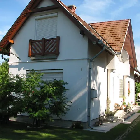 Pipacs Haz Ferienhaus